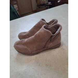 Skechers Wide Width Women SZ 11 Memory Foam Air cooled Tan Suede lined booties